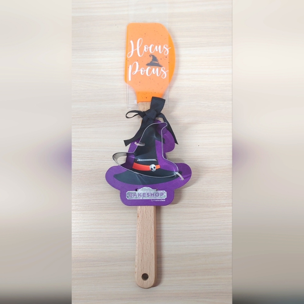 Rae Dunn Spatula and Cookie Cutter Set